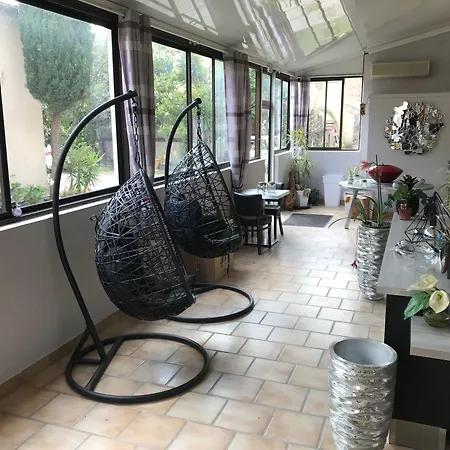 Hotell Le Lys D'or Vauvert